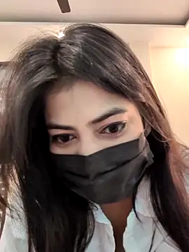 Confident chic online show from February 16, 2026, 10:47 am