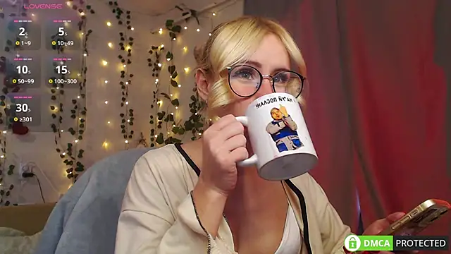 Mia  Jensen online show from February 13, 2026, 10:26 am