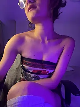 Miamhua-Cat- online show from February 6, 2026, 6:31 am