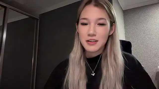 Snapshot of lilXdomiii chatting on February 8, 2026, 5:54 pm lilXdomiii online show from February 8, 2026, 5:54 pm