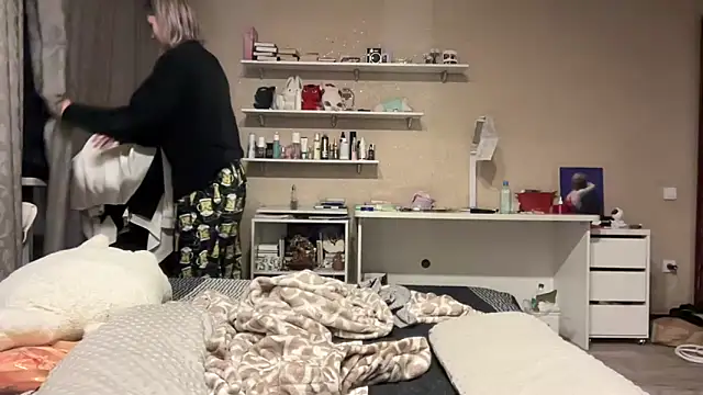 Snapshot of lilXdomiii chatting on March 7, 2026, 6:35 pm lilXdomiii online show from March 7, 2026, 6:35 pm