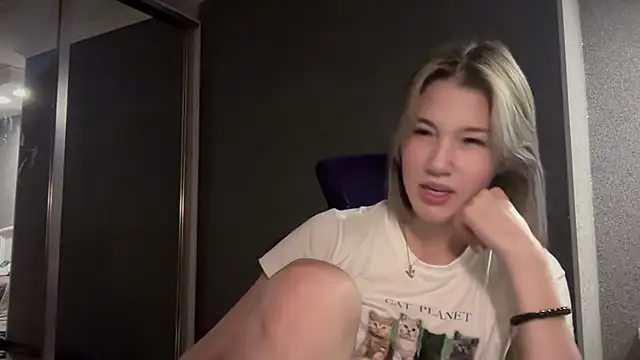 Snapshot of lilXdomiii chatting on February 17, 2026, 12:46 pm lilXdomiii online show from February 17, 2026, 12:46 pm