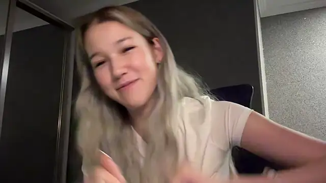 Snapshot of lilXdomiii chatting on March 14, 2026, 8:15 pm lilXdomiii online show from March 14, 2026, 8:15 pm