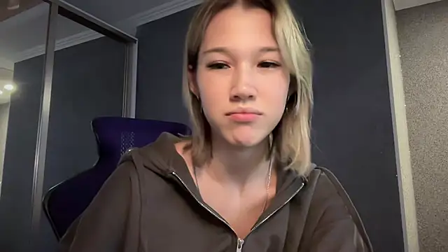 Snapshot of lilXdomiii chatting on March 22, 2026, 11:34 am lilXdomiii online show from March 22, 2026, 11:34 am