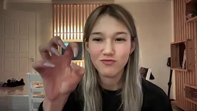 Snapshot of lilXdomiii chatting on February 10, 2026, 1:54 pm lilXdomiii online show from February 10, 2026, 1:54 pm