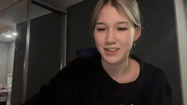 Snapshot of lilXdomiii chatting on February 14, 2026, 5:57 pm lilXdomiii online show from February 14, 2026, 5:57 pm