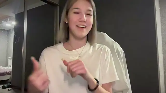 Snapshot of lilXdomiii chatting on February 15, 2026, 8:52 pm lilXdomiii online show from February 15, 2026, 8:52 pm