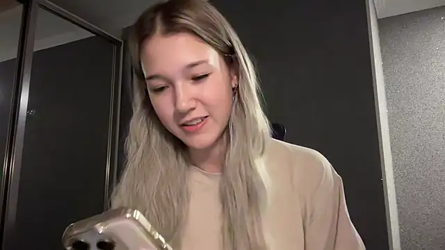 Snapshot of lilXdomiii chatting on March 13, 2026, 7:41 pm lilXdomiii online show from March 13, 2026, 7:41 pm