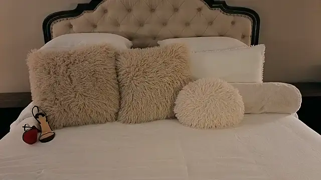 Hot Wife Amber online show from February 8, 2026, 12:30 am