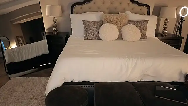 Hot Wife Amber online show from August 6, 2026, 2:06 am