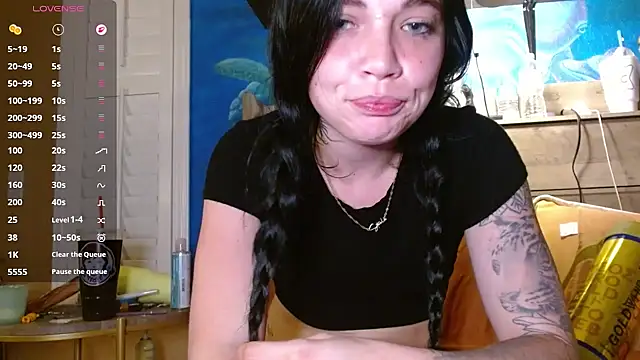 ahungkittykat online show from May 5, 2026, 8:06 am