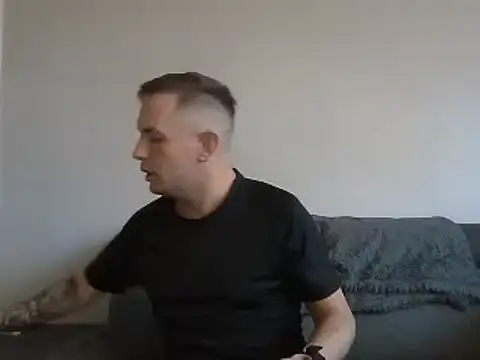 verscub6969 online show from February 15, 2026, 2:38 pm