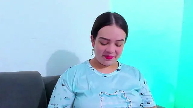 Emely pregnantt online show from March 18, 2026, 5:32 am