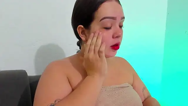 Emely pregnantt online show from March 9, 2026, 8:07 am
