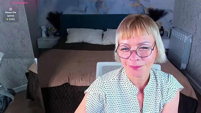 Ann Annise online show from July 24, 2026, 1:01 am