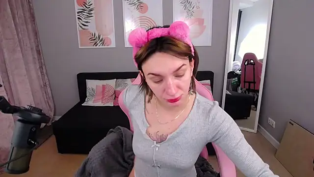 Snapshot of PollyRoseX chatting on February 13, 2026, 7:19 am PollyRoseX online show from February 13, 2026, 7:19 am