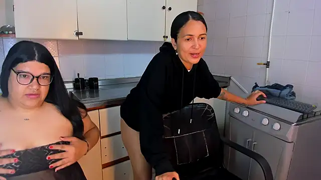 DannaAndSofi1 online show from February 4, 2026, 11:05 am