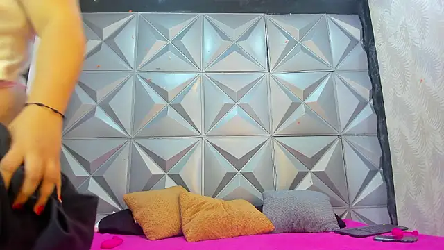 DannaAndSofi1 online show from February 3, 2026, 11:04 am