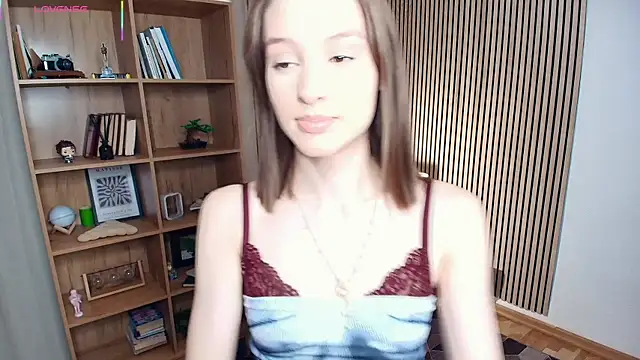 Snapshot of LianneBynon chatting on July 16, 2026, 8:44 am LianneBynon online show from July 16, 2026, 8:44 am