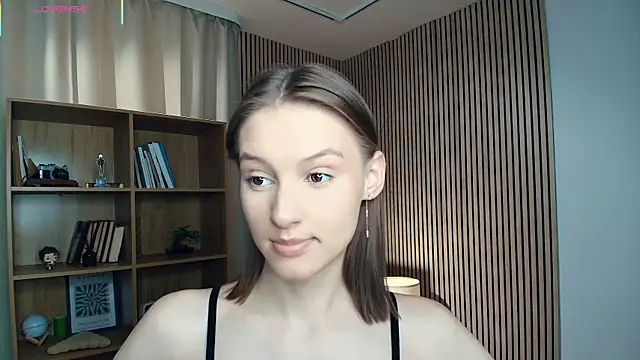 Snapshot of LianneBynon chatting on July 13, 2026, 9:52 am LianneBynon online show from July 13, 2026, 9:52 am
