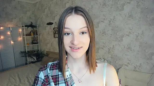 Snapshot of LianneBynon chatting on June 22, 2026, 8:33 am LianneBynon online show from June 22, 2026, 8:33 am