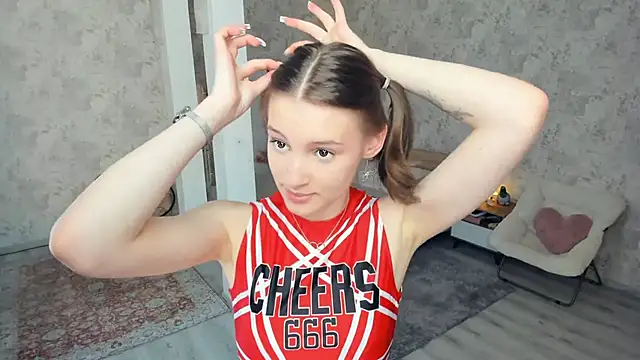LianneBynon online show from May 4, 2026, 8:28 am