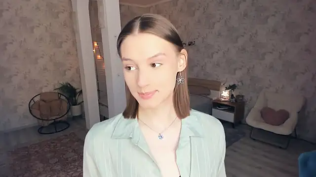 LianneBynon online show from June 6, 2026, 8:41 am