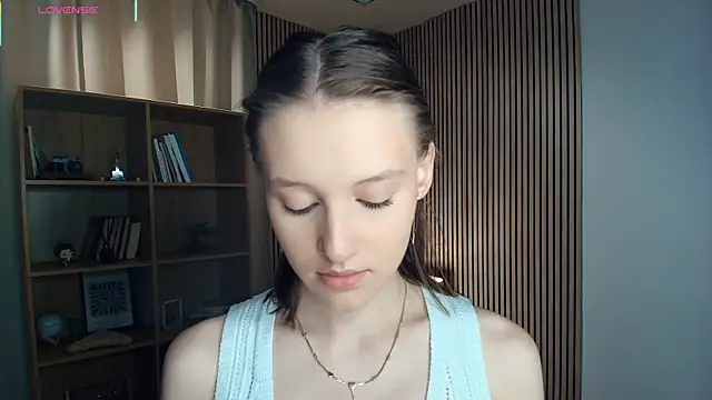 Snapshot of LianneBynon chatting on July 19, 2026, 8:34 am LianneBynon online show from July 19, 2026, 8:34 am