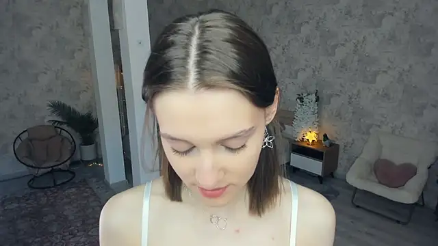 LianneBynon online show from April 26, 2026, 8:55 am