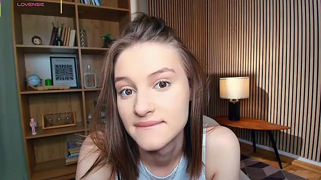 Snapshot of LianneBynon chatting on July 25, 2026, 8:11 am LianneBynon online show from July 25, 2026, 8:11 am