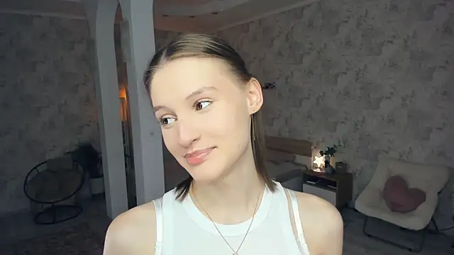 LianneBynon online show from June 18, 2026, 8:24 am