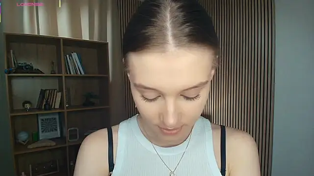Snapshot of LianneBynon chatting on July 27, 2026, 8:21 am LianneBynon online show from July 27, 2026, 8:21 am