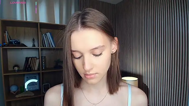 Snapshot of LianneBynon chatting on August 3, 2026, 8:44 am LianneBynon online show from August 3, 2026, 8:44 am
