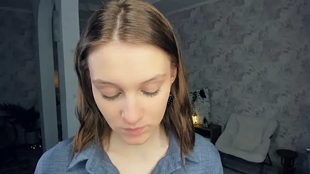 LianneBynon online show from February 13, 2026, 7:41 am