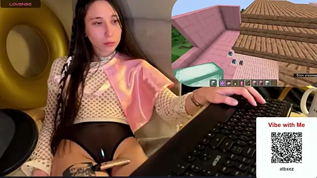 Snapshot of karinasun chatting on March 5, 2026, 3:52 pm karinasun online show from March 5, 2026, 3:52 pm