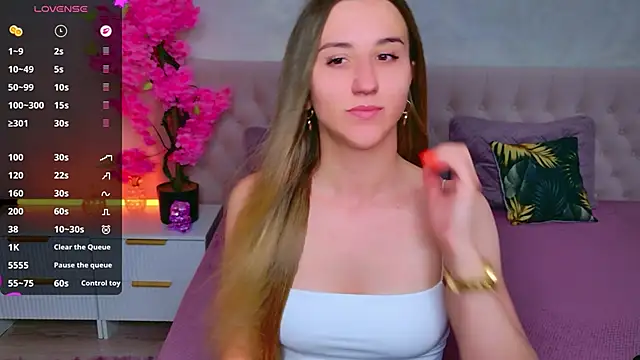 JasminUqueen online show from June 17, 2026, 1:05 am