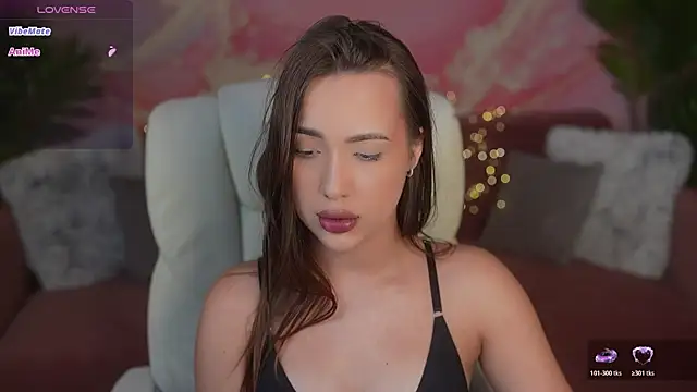 OliviaMoore  online show from August 6, 2026, 6:36 pm