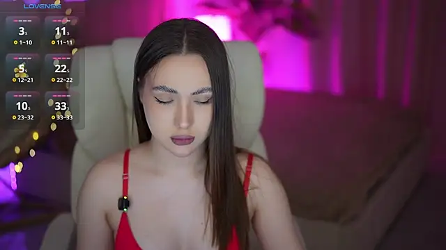 OliviaMoore  online show from April 23, 2026, 5:47 am