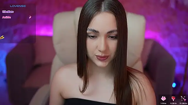 OliviaMoore  online show from June 14, 2026, 6:53 pm