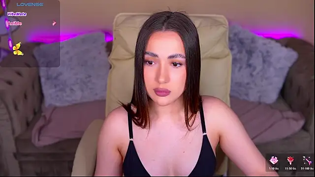 OliviaMoore  online show from June 13, 2026, 7:01 pm