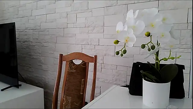 Snapshot of JuliaLovely chatting on June 14, 2026, 2:07 pm JuliaLovely online show from June 14, 2026, 2:07 pm