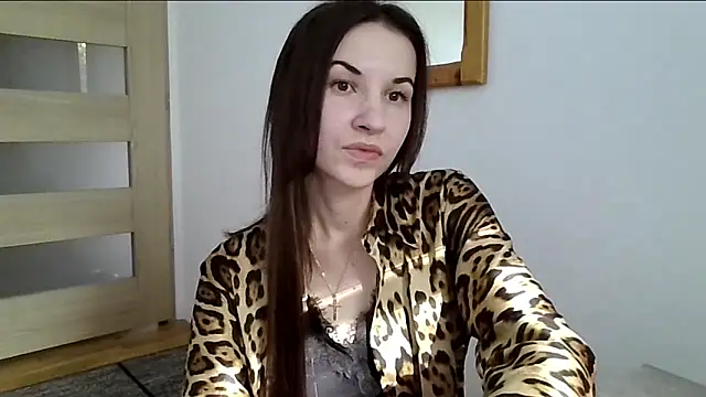 JuliaLovely online show from April 25, 2026, 2:25 pm