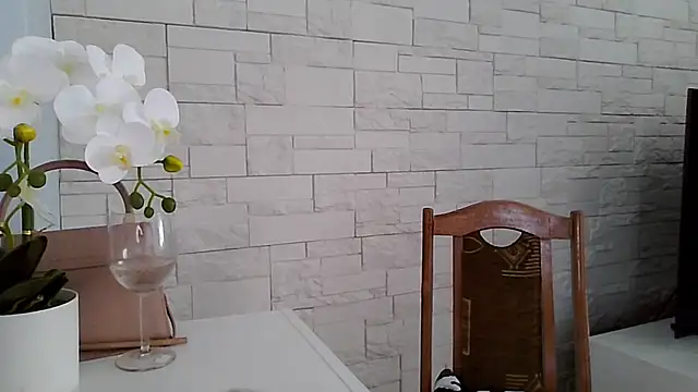 JuliaLovely online show from July 15, 2026, 2:24 pm