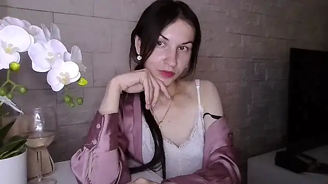 JuliaLovely online show from July 28, 2026, 7:04 pm