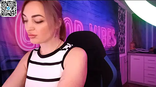 Snapshot of Vellora_ chatting on February 22, 2026, 1:46 pm Vellora online show from February 22, 2026, 1:46 pm