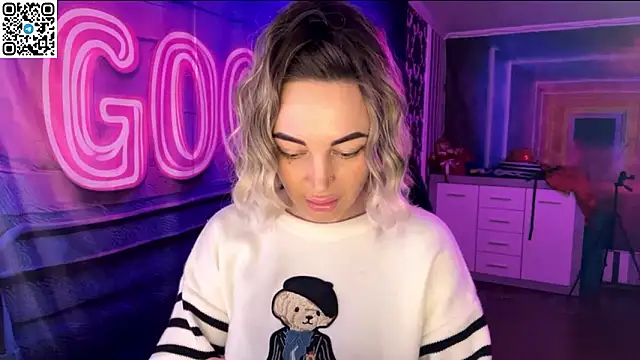 Snapshot of Vellora_ chatting on March 23, 2026, 5:24 pm Vellora online show from March 23, 2026, 5:24 pm