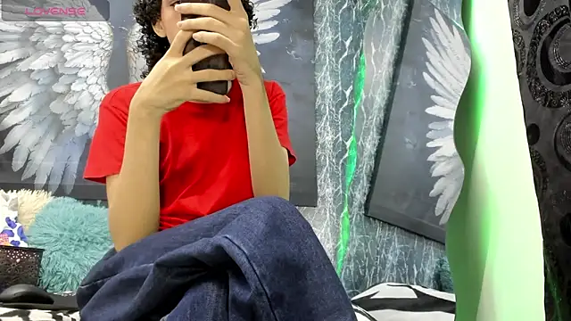 sexyboys cutexx18 online show from April 8, 2026, 8:21 pm