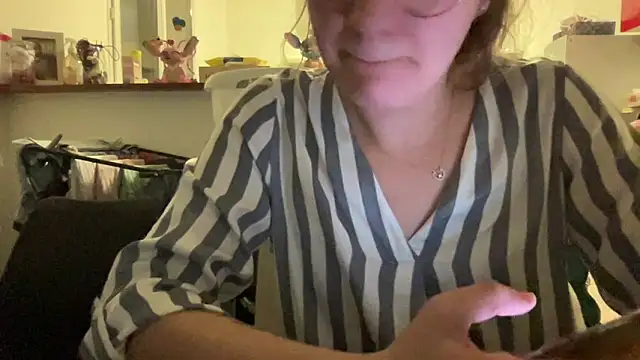 Ninafrisson online show from February 15, 2026, 11:03 pm