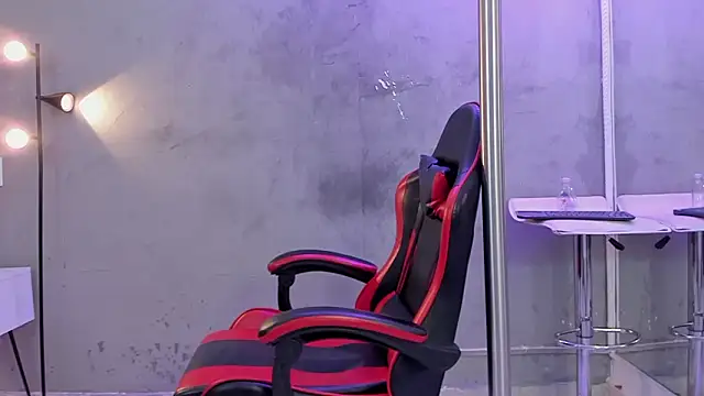 naomi  blair online show from February 25, 2026, 3:29 am