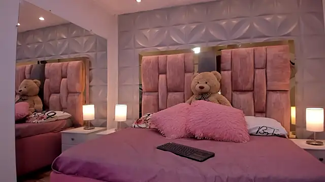 Snapshot of Paris_Velvet chatting on March 20, 2026, 10:55 pm Paris Velvet online show from March 20, 2026, 10:55 pm